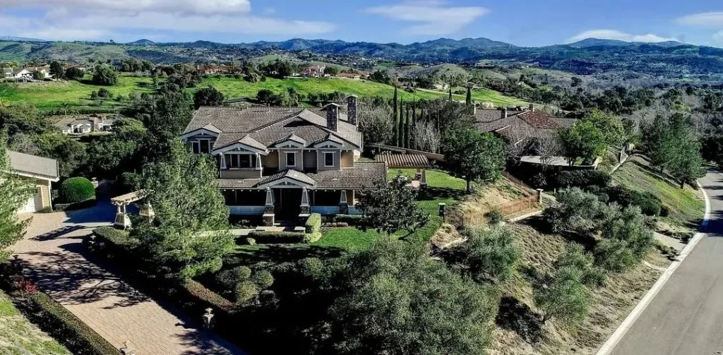 Fallbrook hillside homes and inland North County landscape.